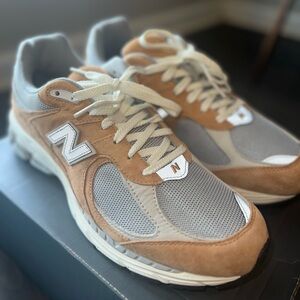New Balance 2002R